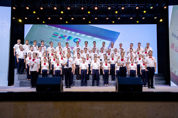  诗朗诵《永远跟党走》