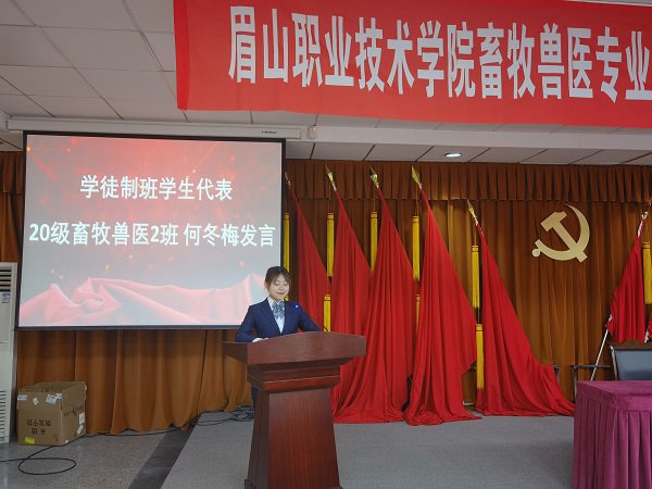 学生代表发言。